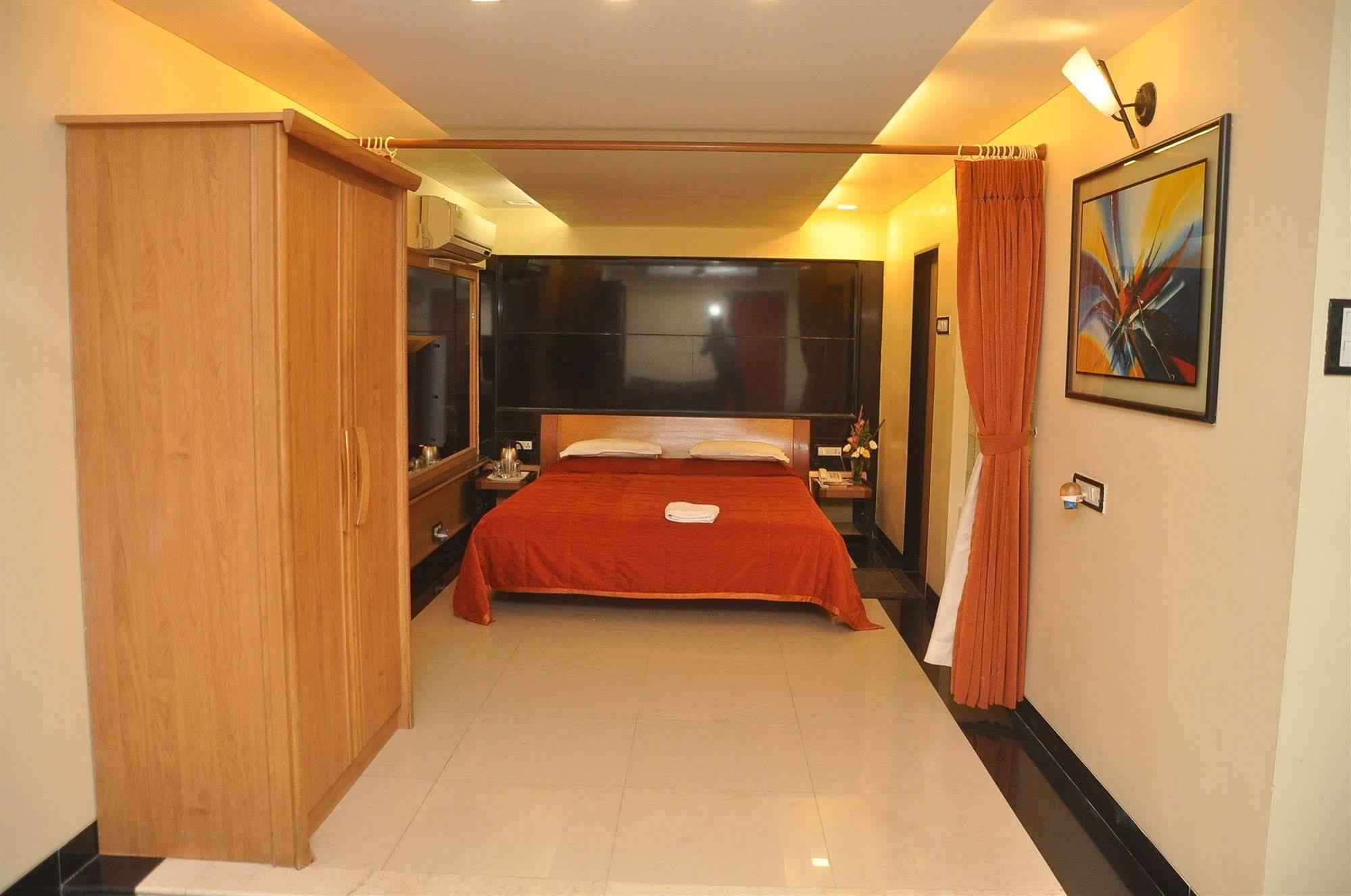 Hotel Metro Palace Mumbai Dış mekan fotoğraf