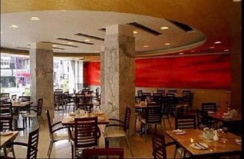 Hotel Metro Palace Mumbai Restoran fotoğraf